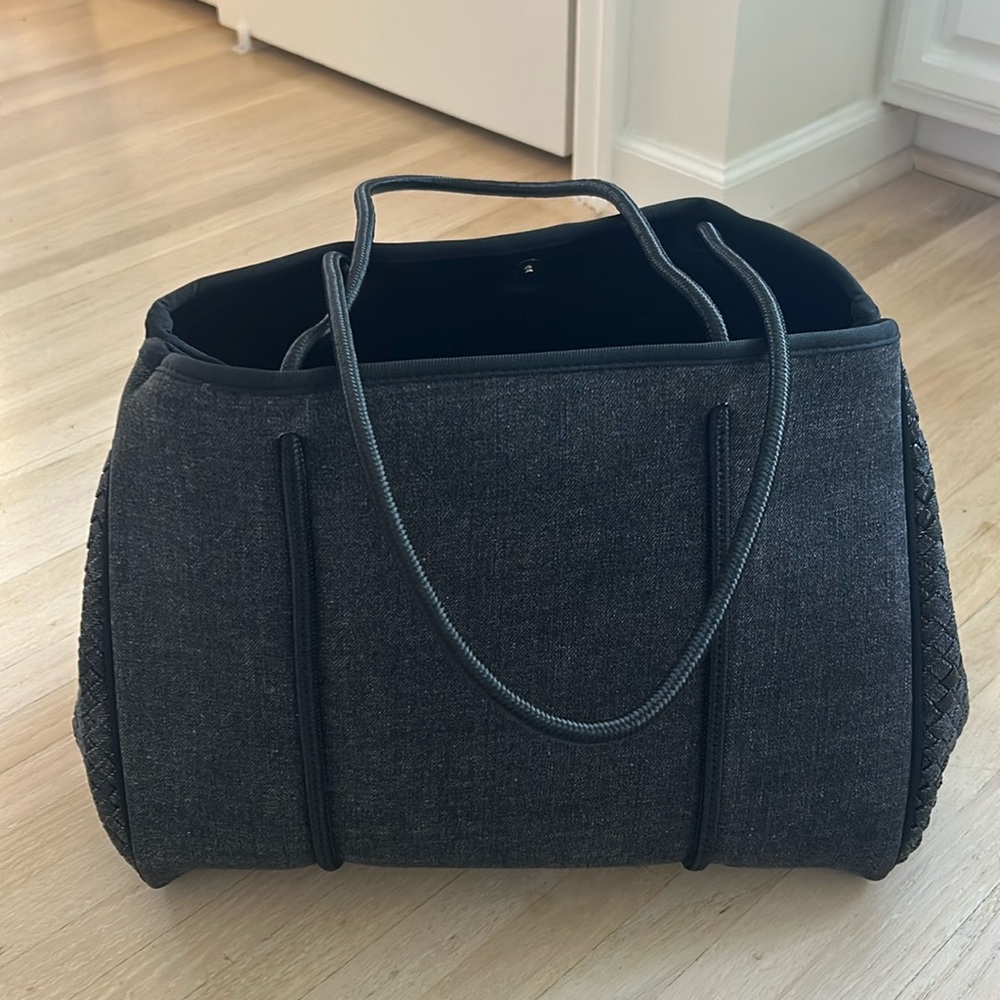 Haute shore tote. Nwt